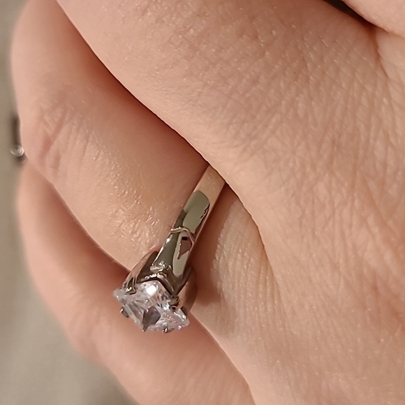 Diamond shape cubic zirconia stainless steel ring - Picture 2 of 7